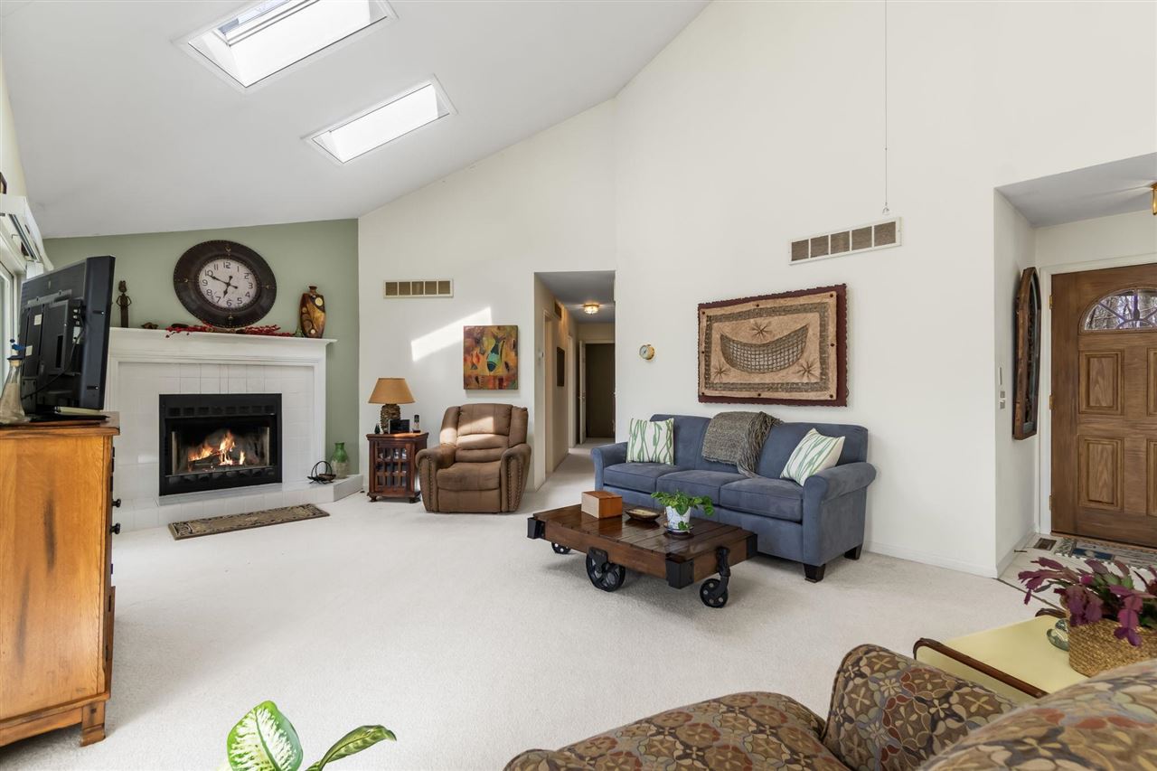 1826 Bluffs Edge