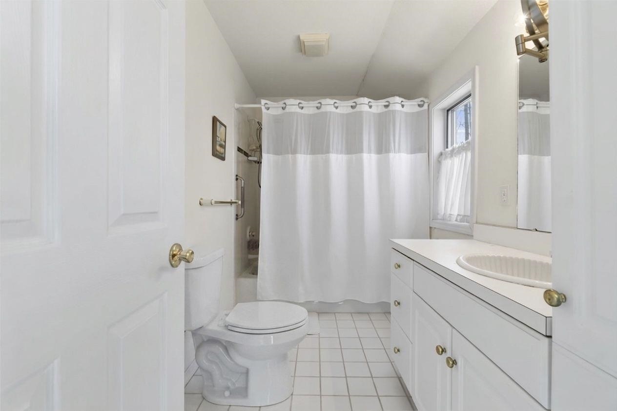1826 Bluffs Edge