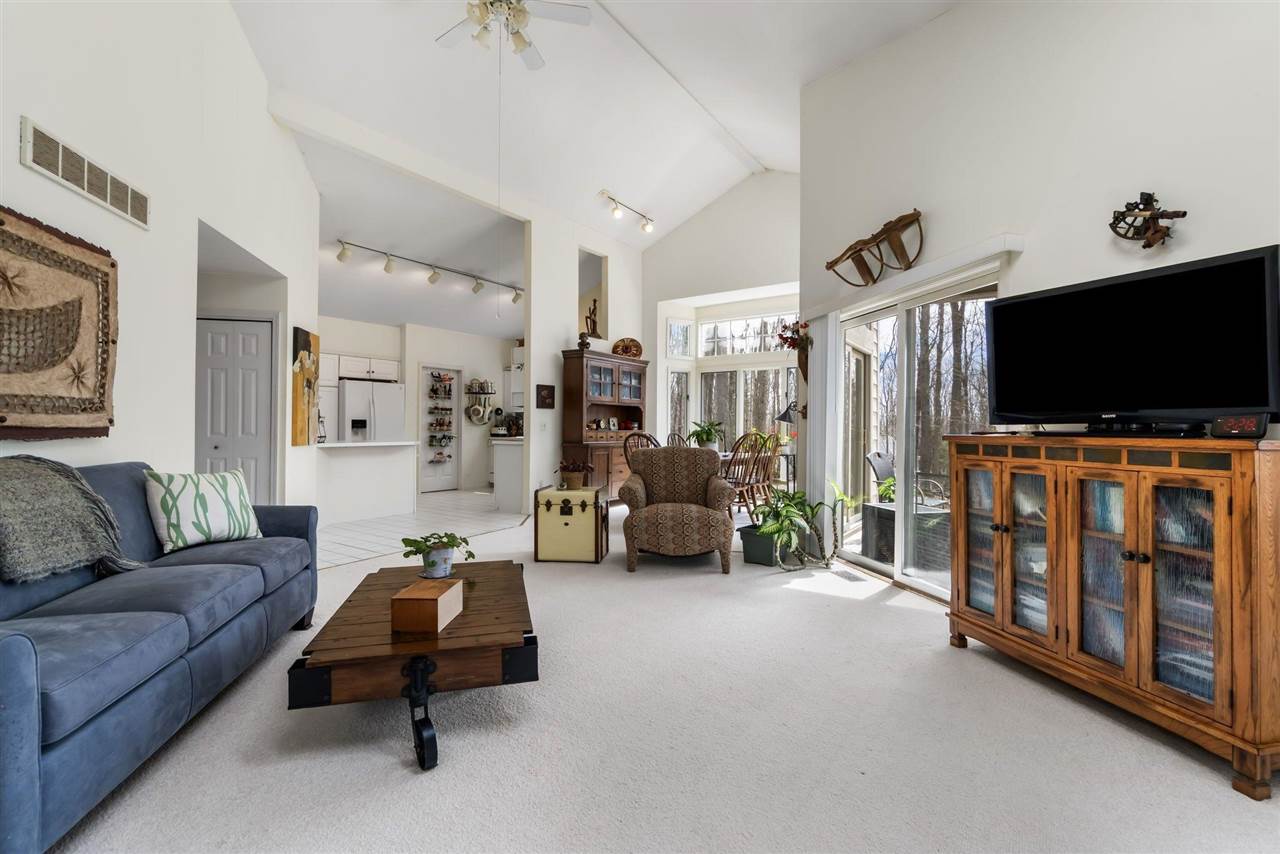 1826 Bluffs Edge