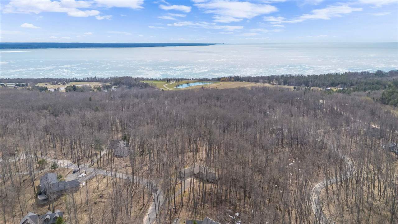 1826 Bluffs Edge