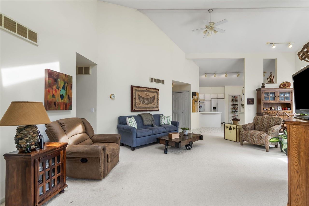 1826 Bluffs Edge