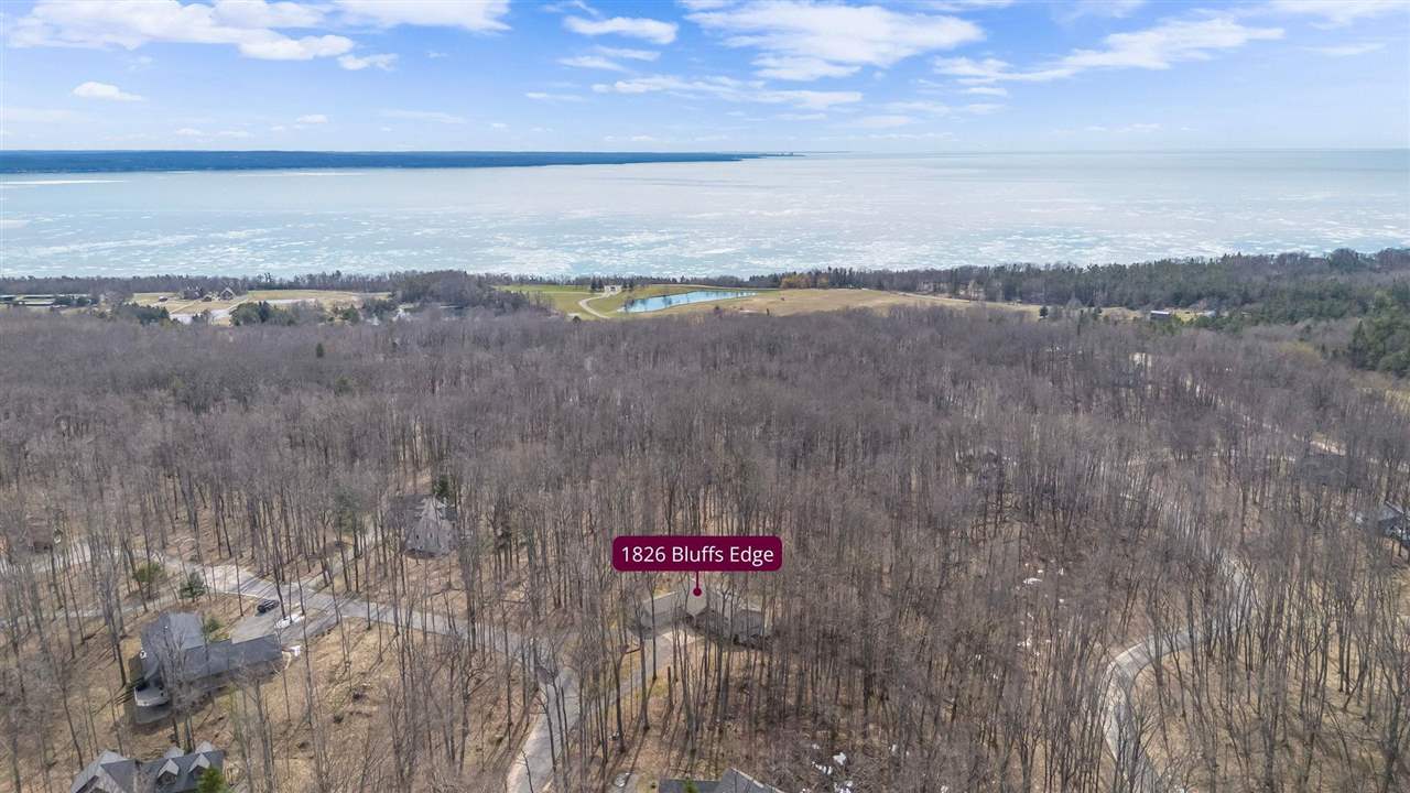 1826 Bluffs Edge