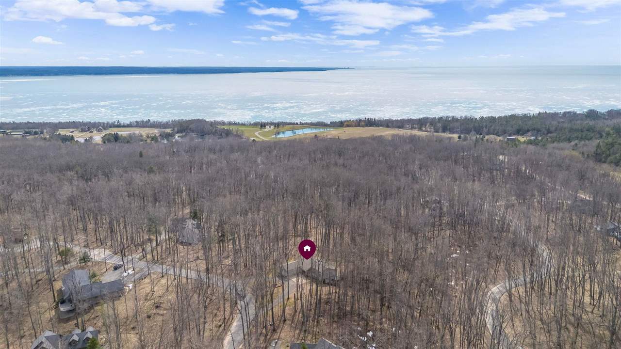 1826 Bluffs Edge