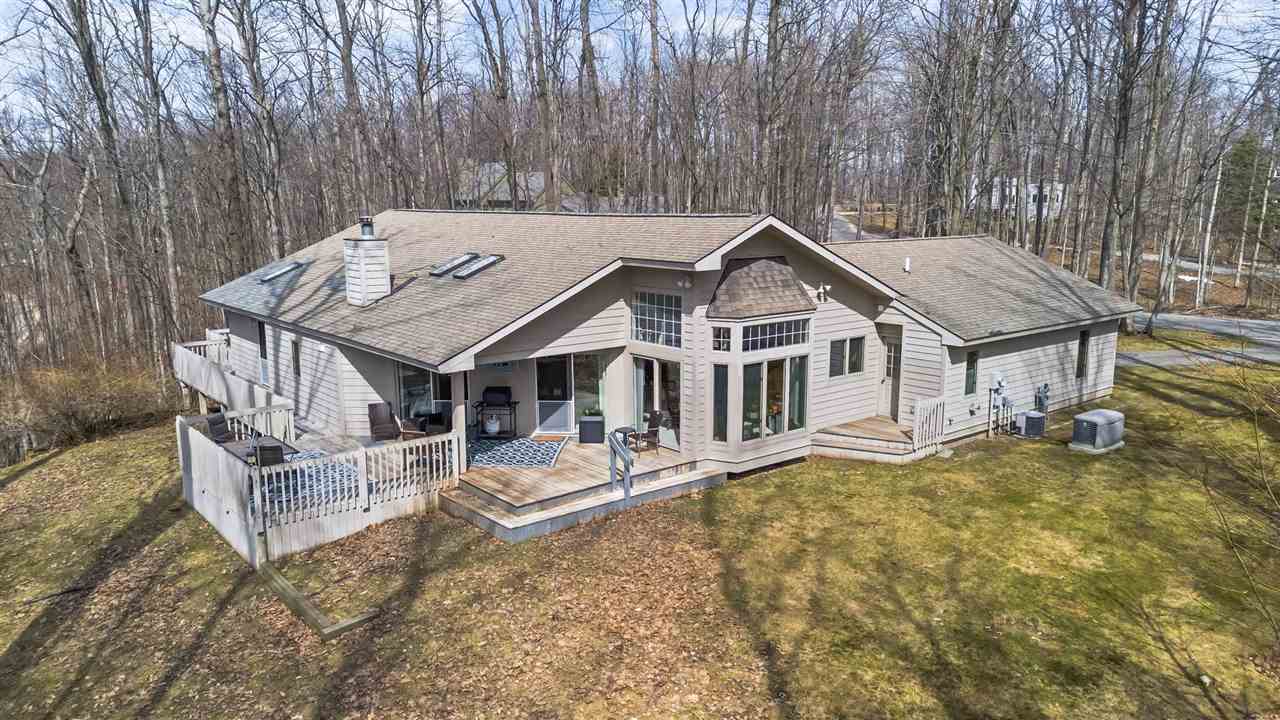 1826 Bluffs Edge