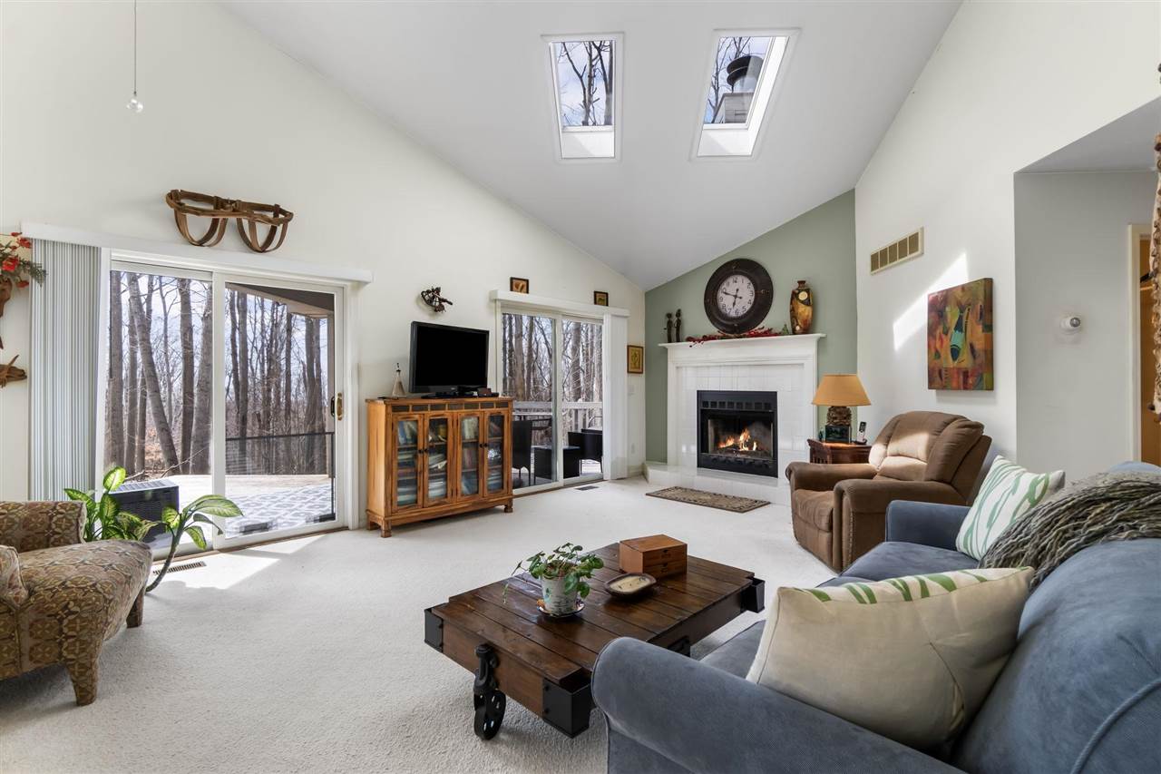 1826 Bluffs Edge