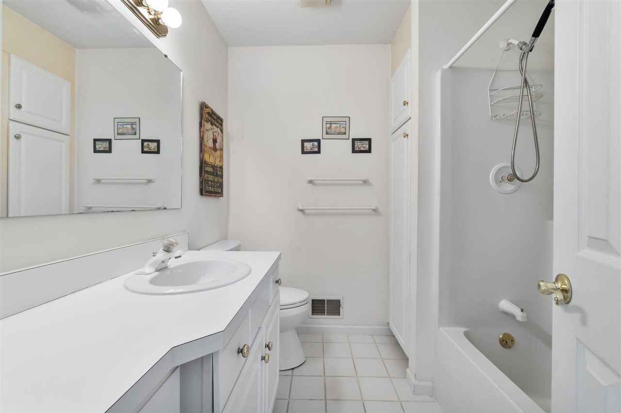 1826 Bluffs Edge