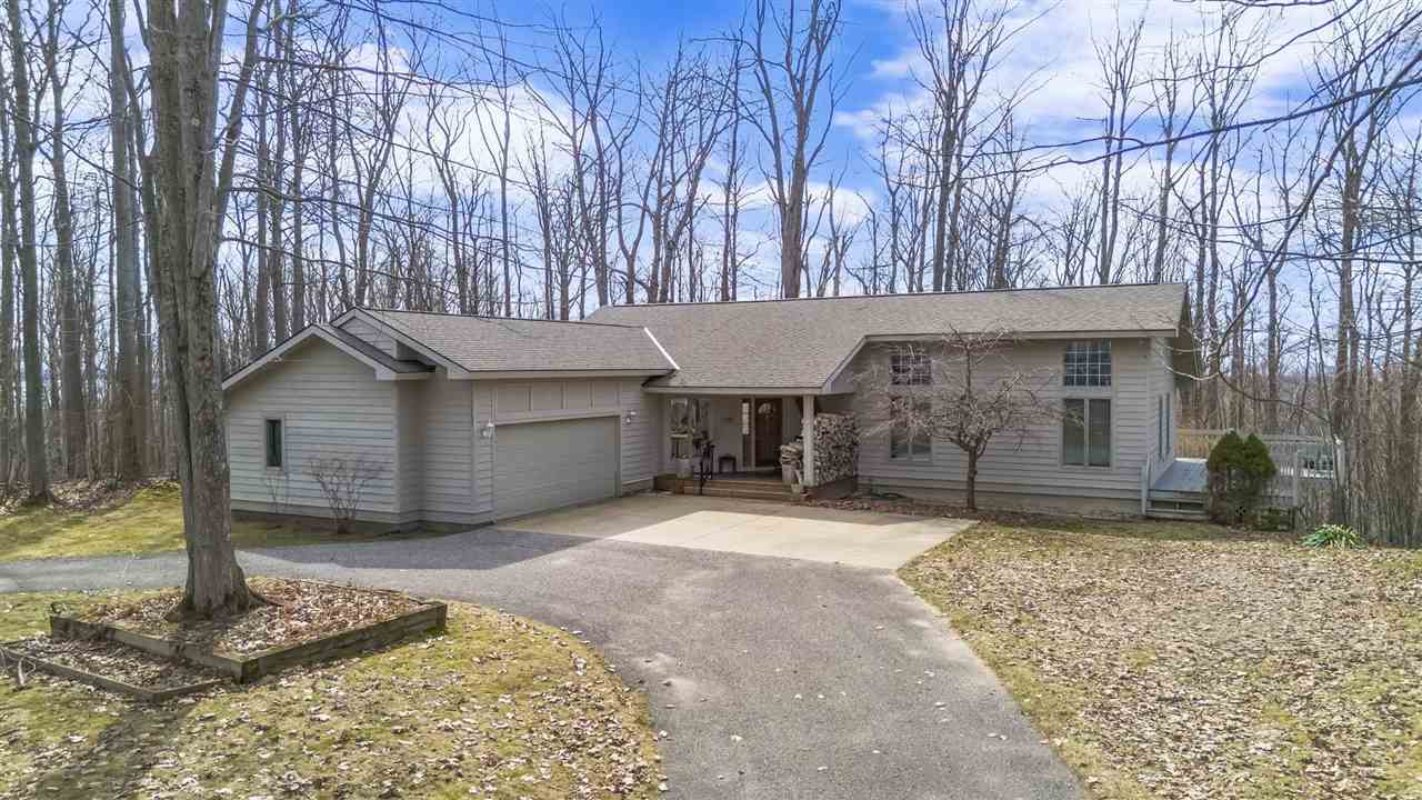 1826 Bluffs Edge
