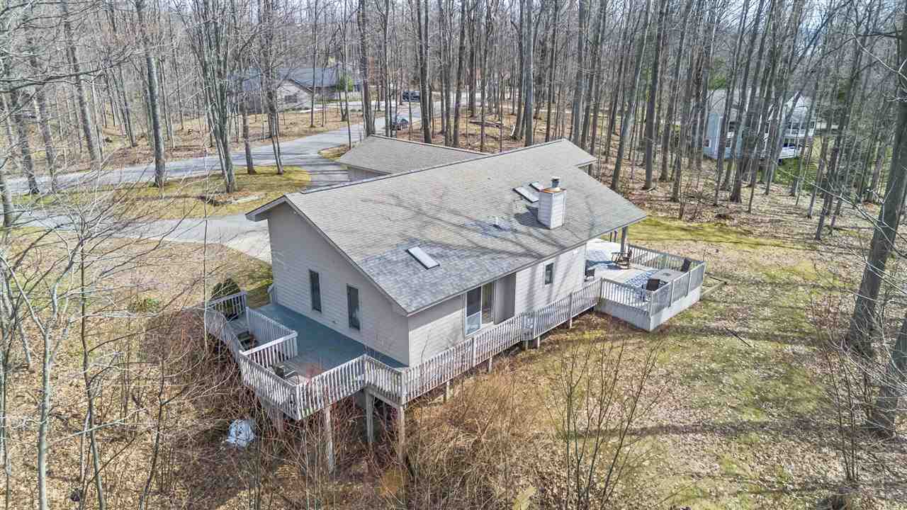 1826 Bluffs Edge