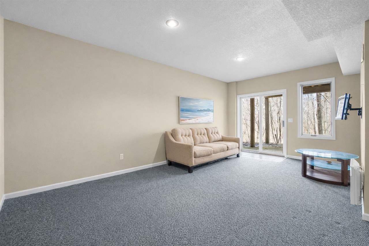 1826 Bluffs Edge