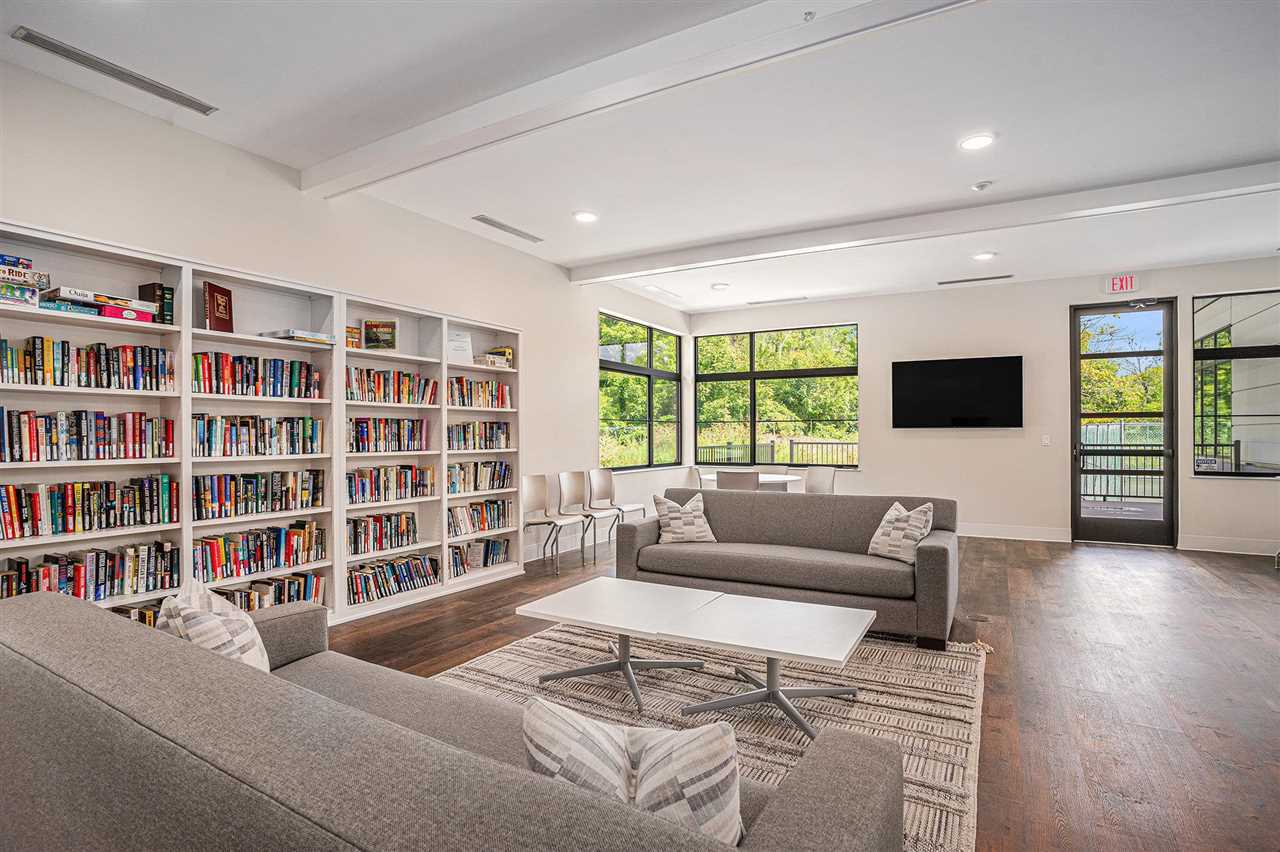 277 E Harbor Drive Unit: 1