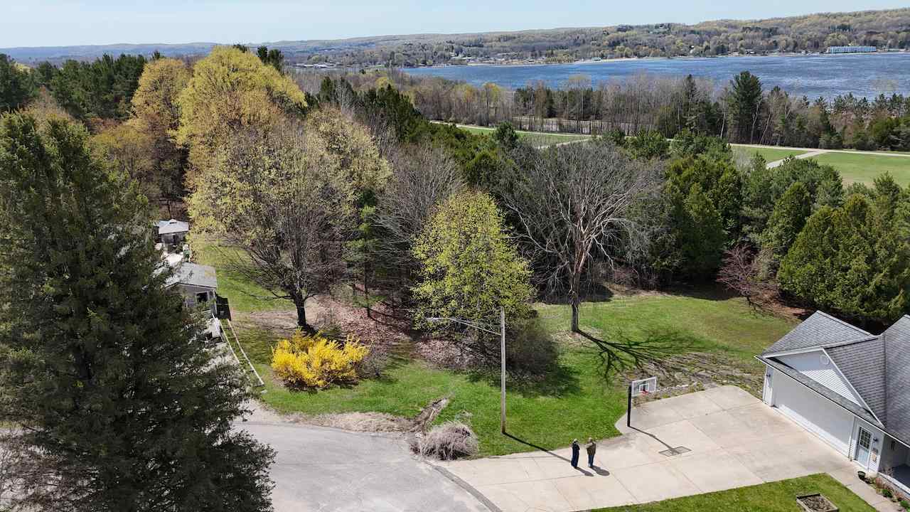120 Lakeview Drive