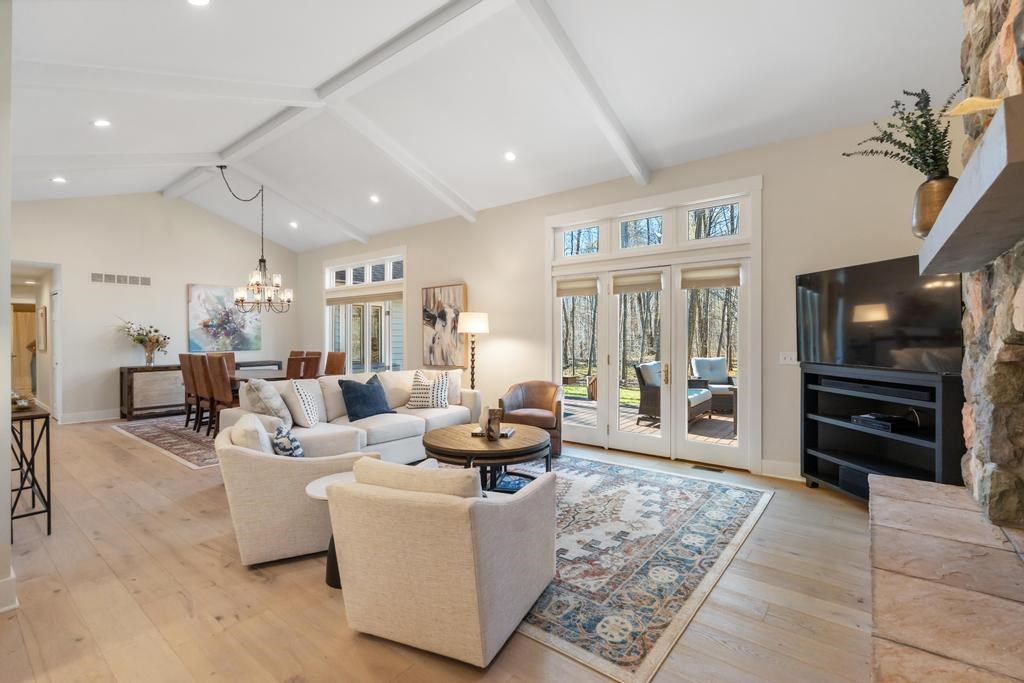 2412 Greenbriar