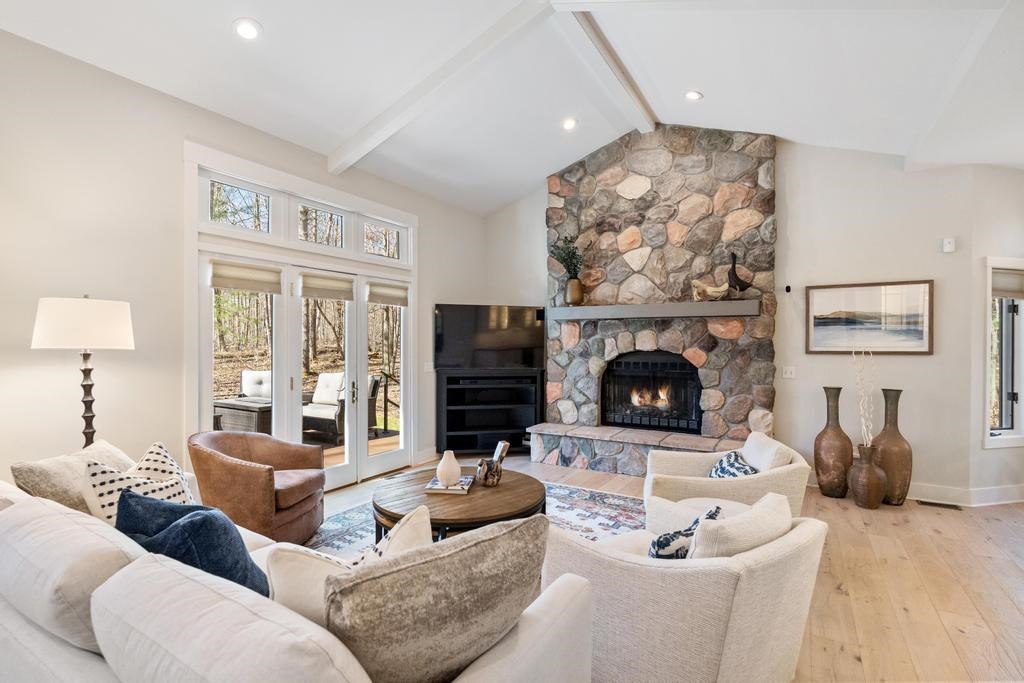 2412 Greenbriar