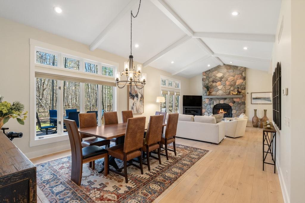2412 Greenbriar