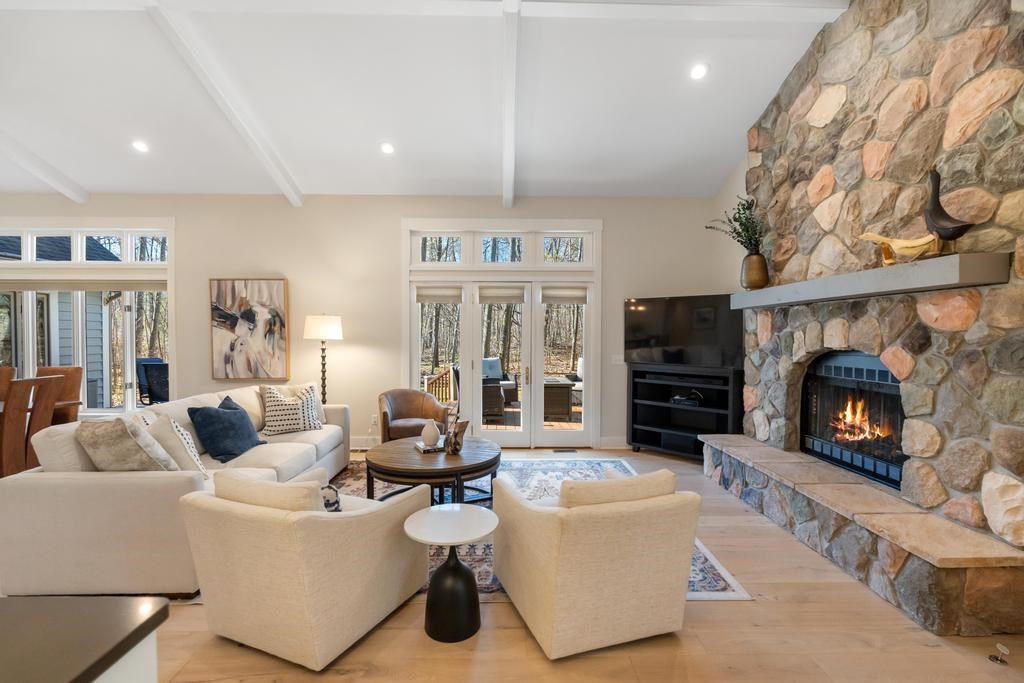 2412 Greenbriar