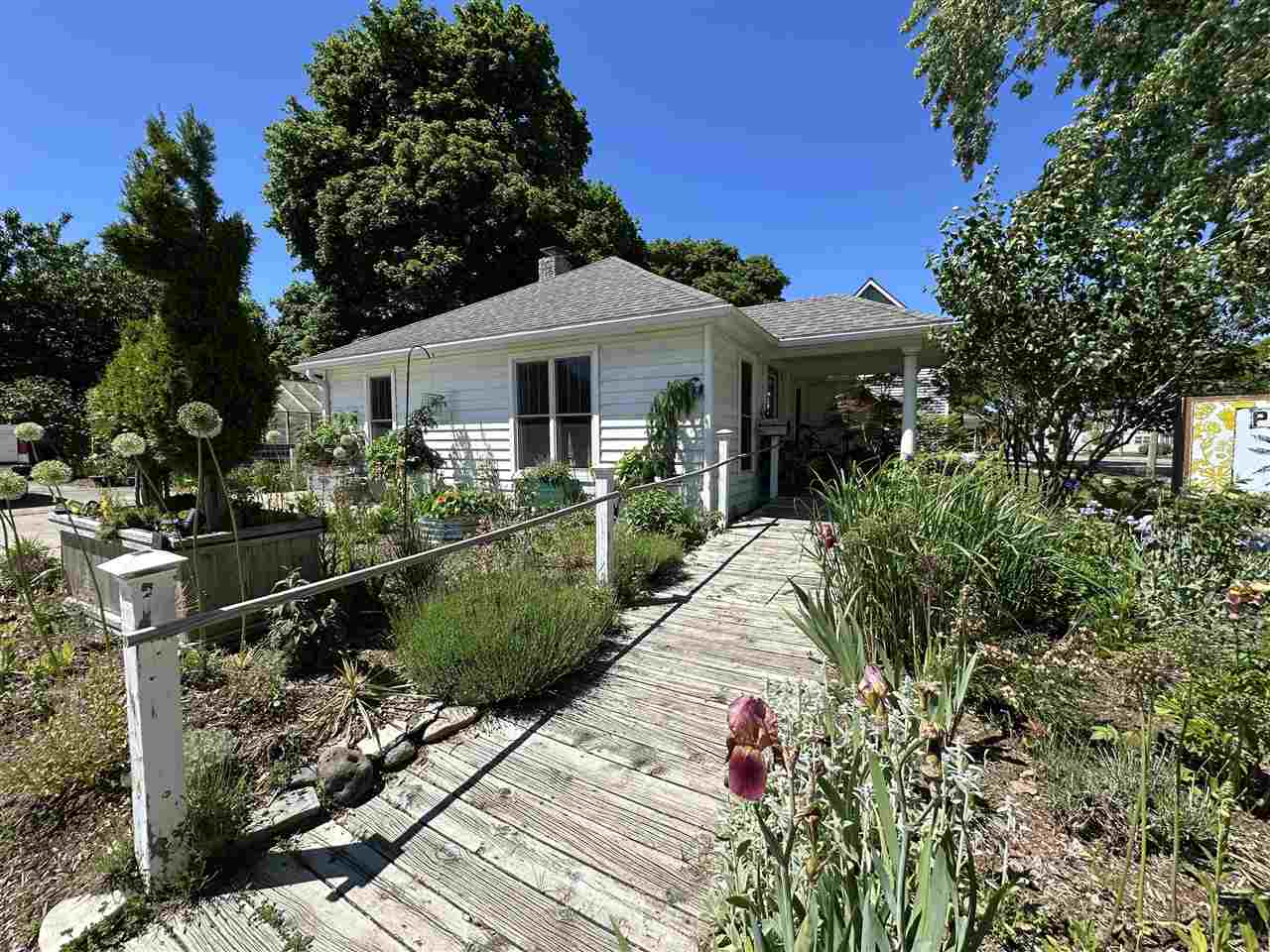 907 Bridge Street