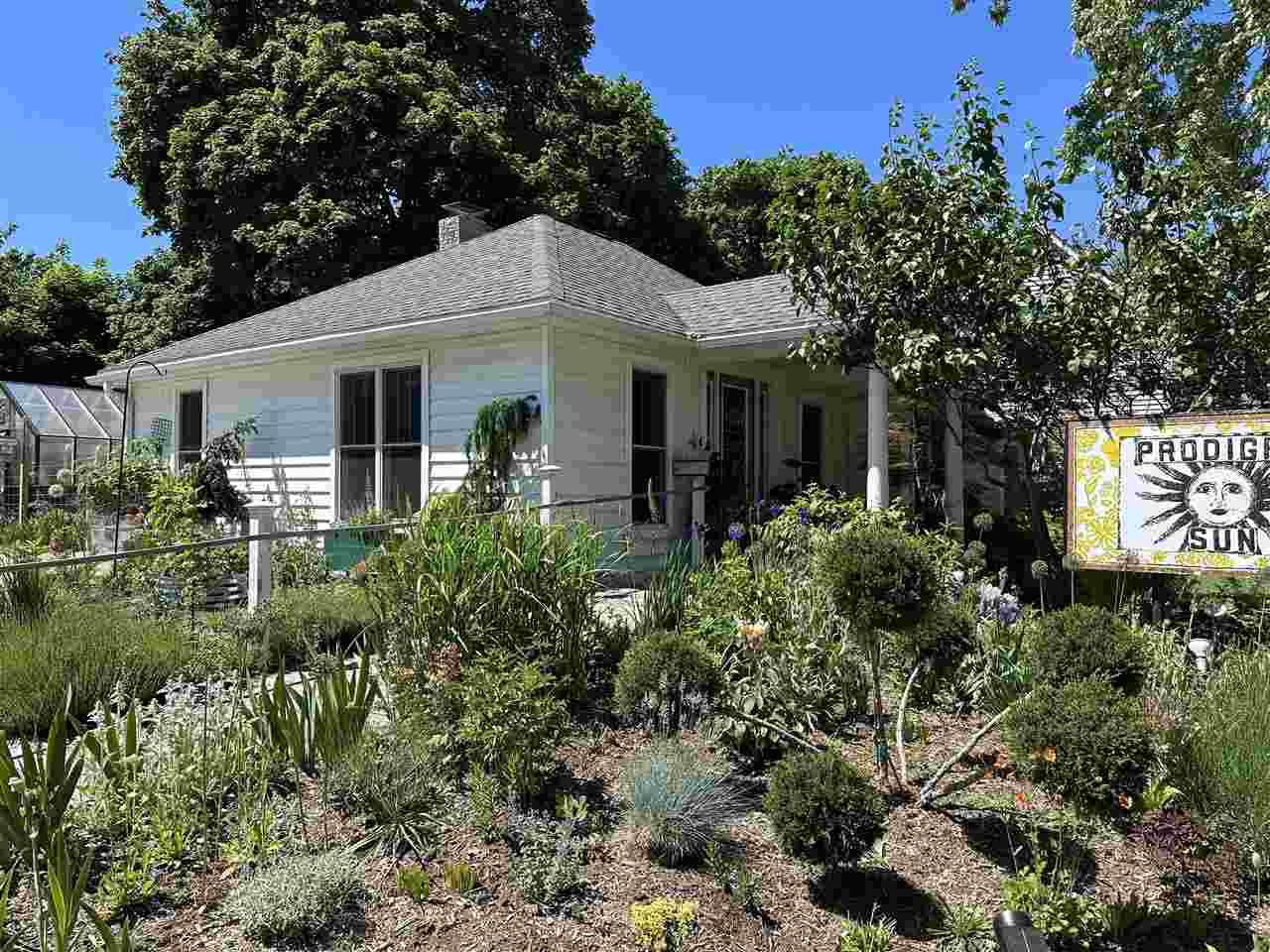 907 Bridge Street