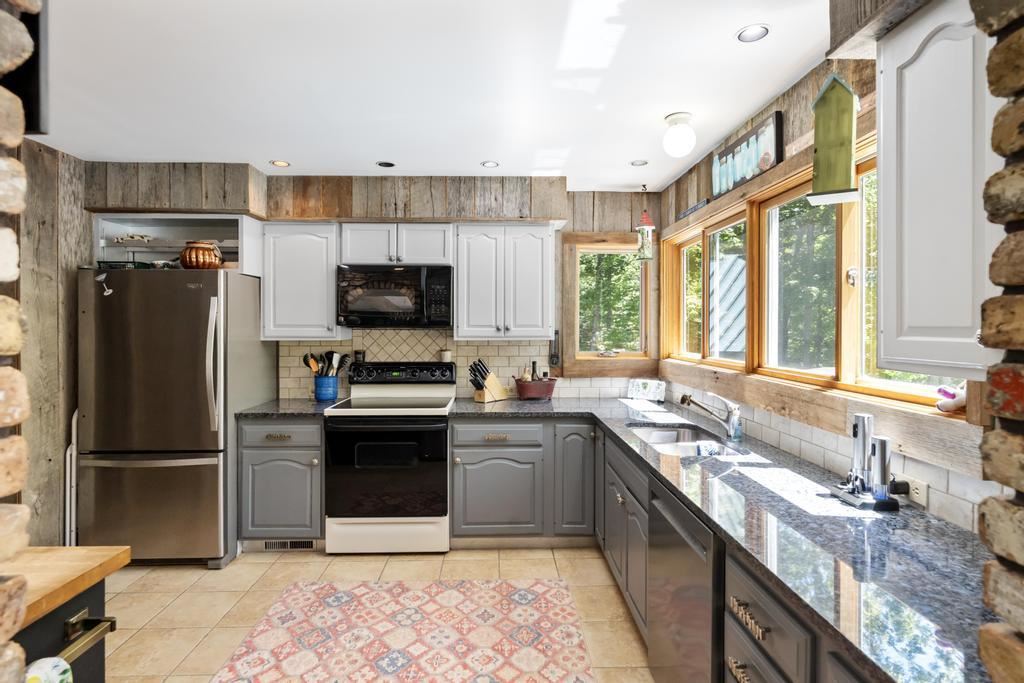 1595 Broken Bow