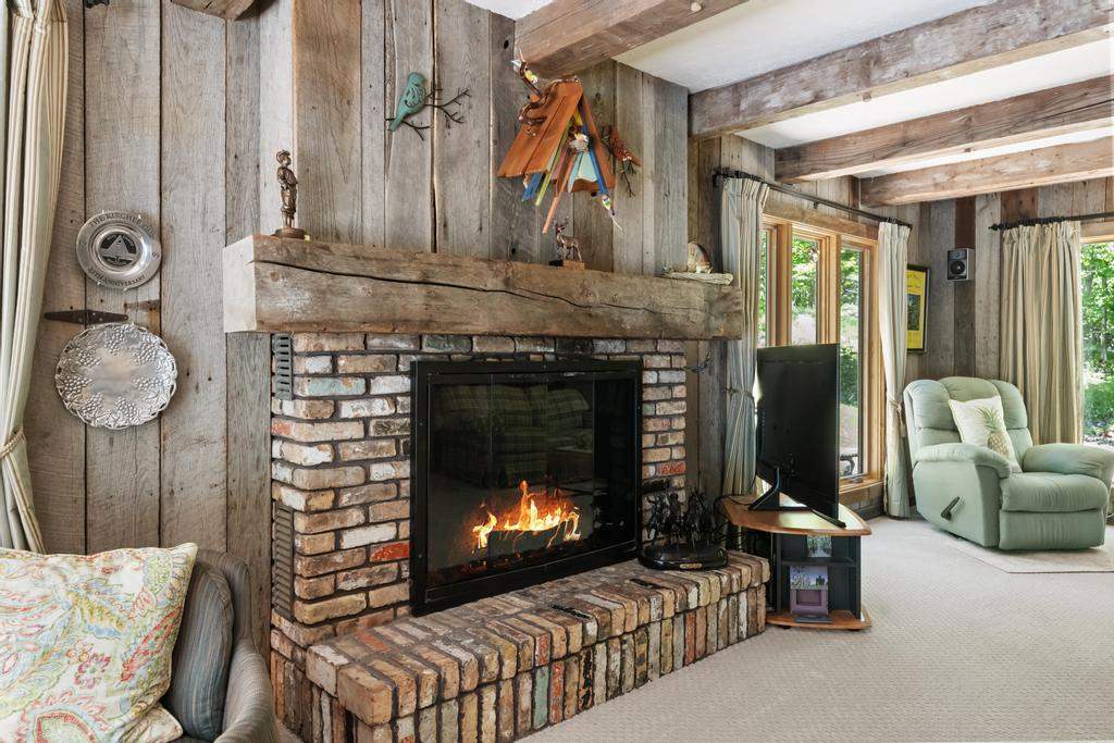 1595 Broken Bow