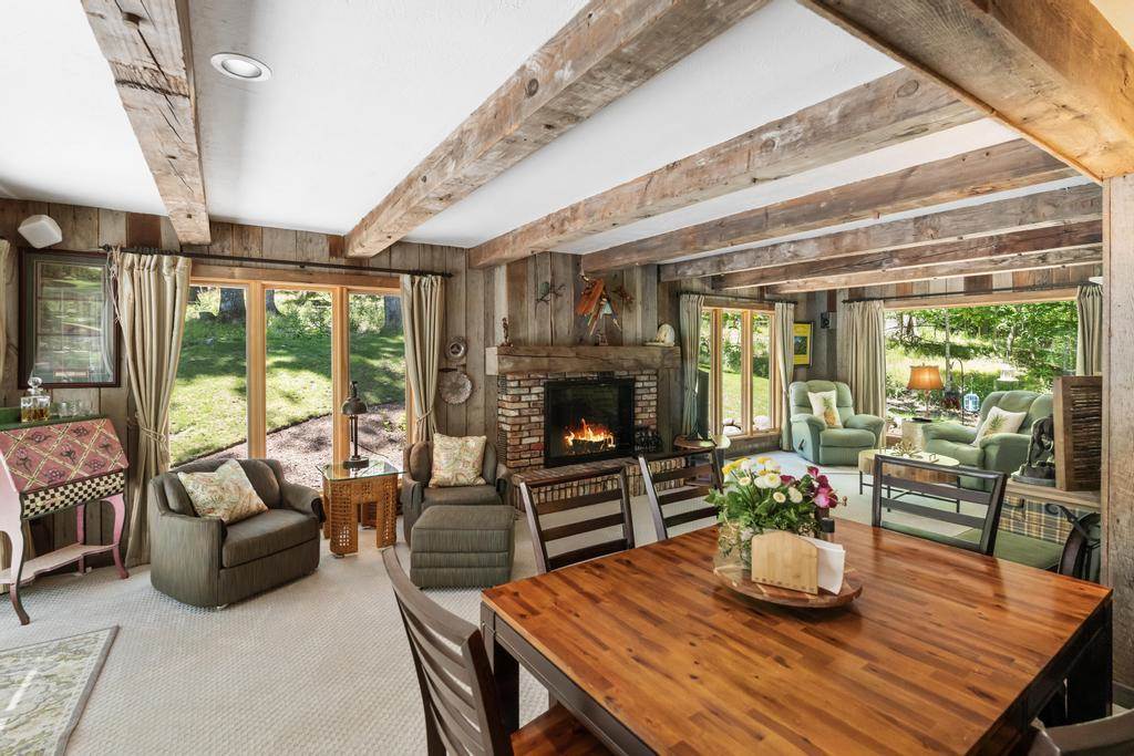1595 Broken Bow