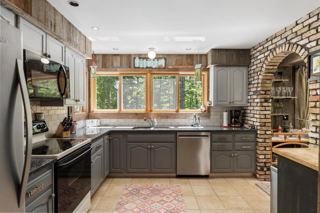 1595 Broken Bow