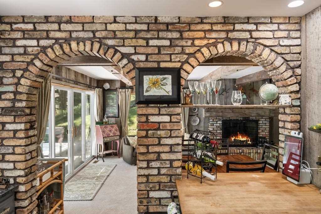 1595 Broken Bow