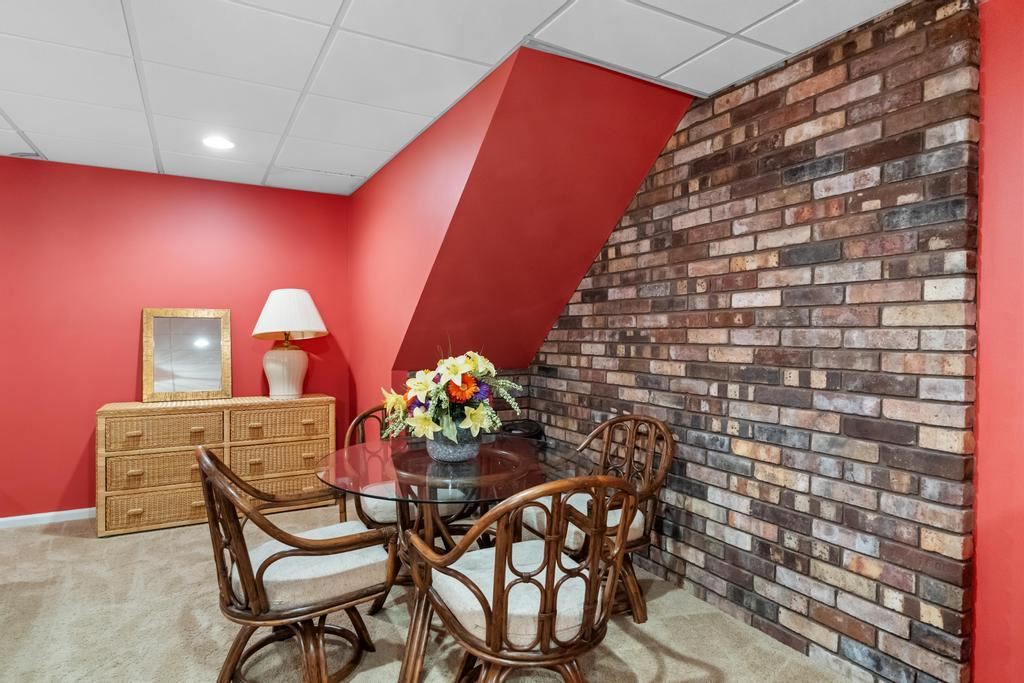 1595 Broken Bow