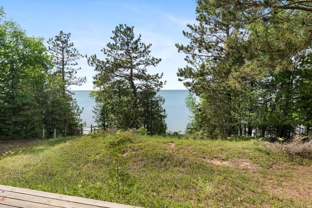 04883 LakeShore Drive