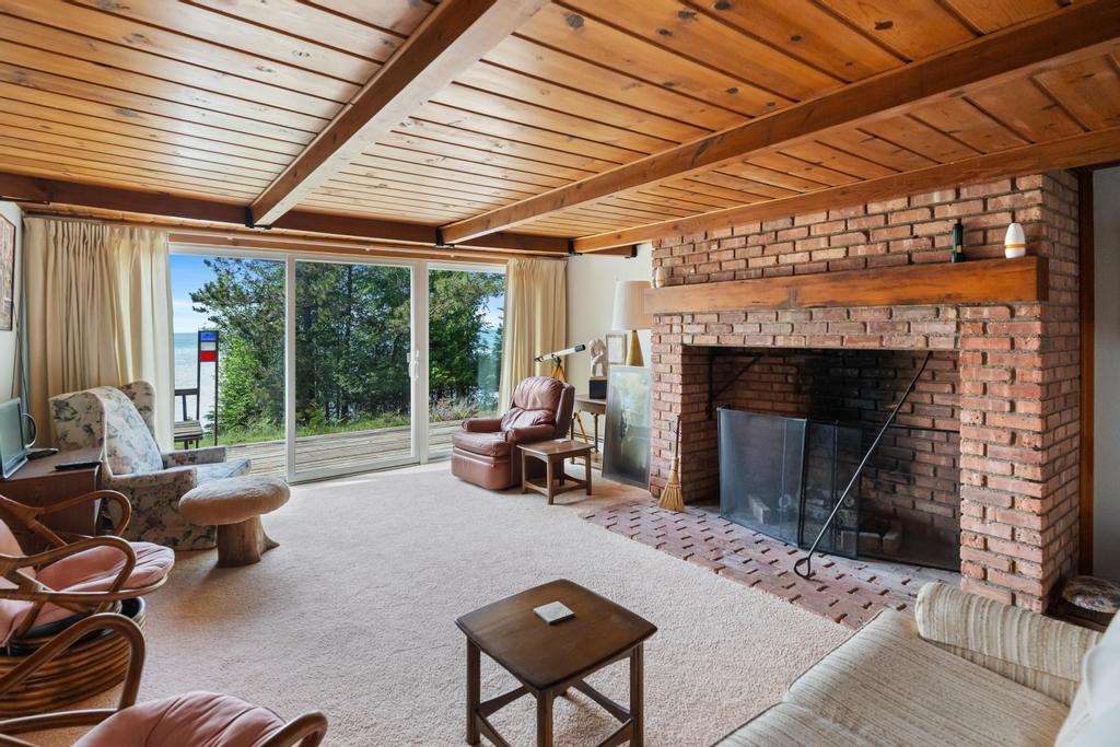 04883 LakeShore Drive