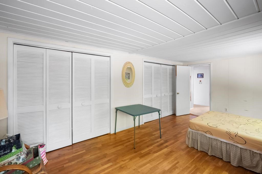 04883 LakeShore Drive