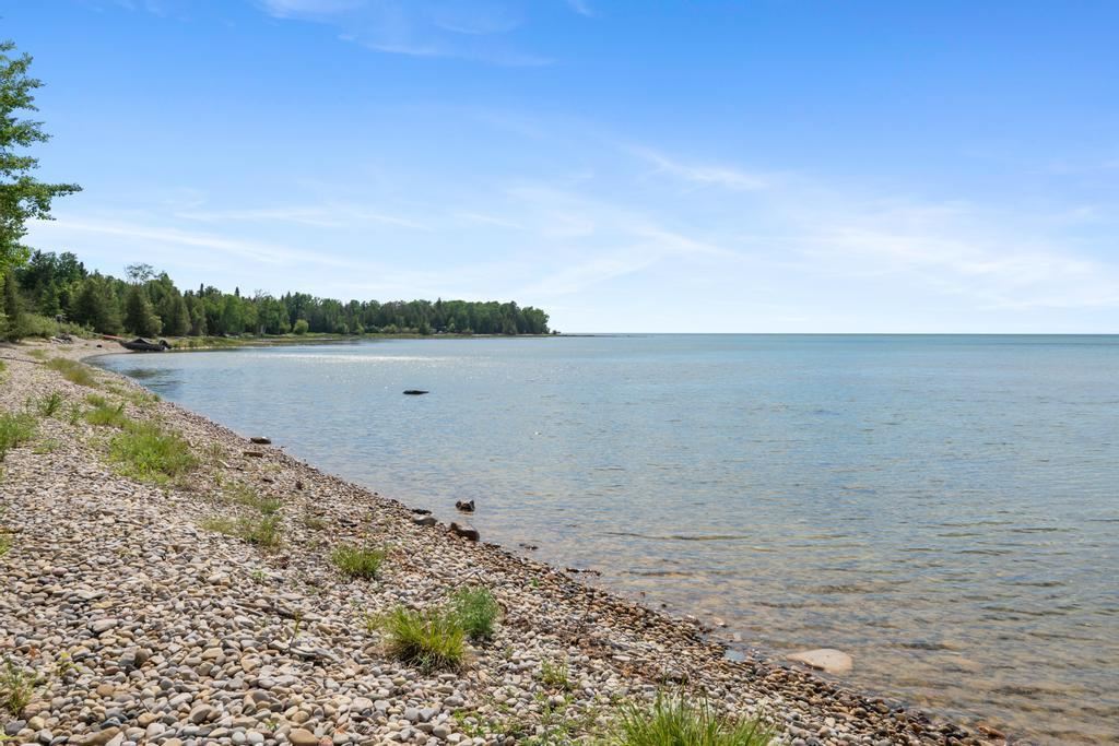 04883 LakeShore Drive