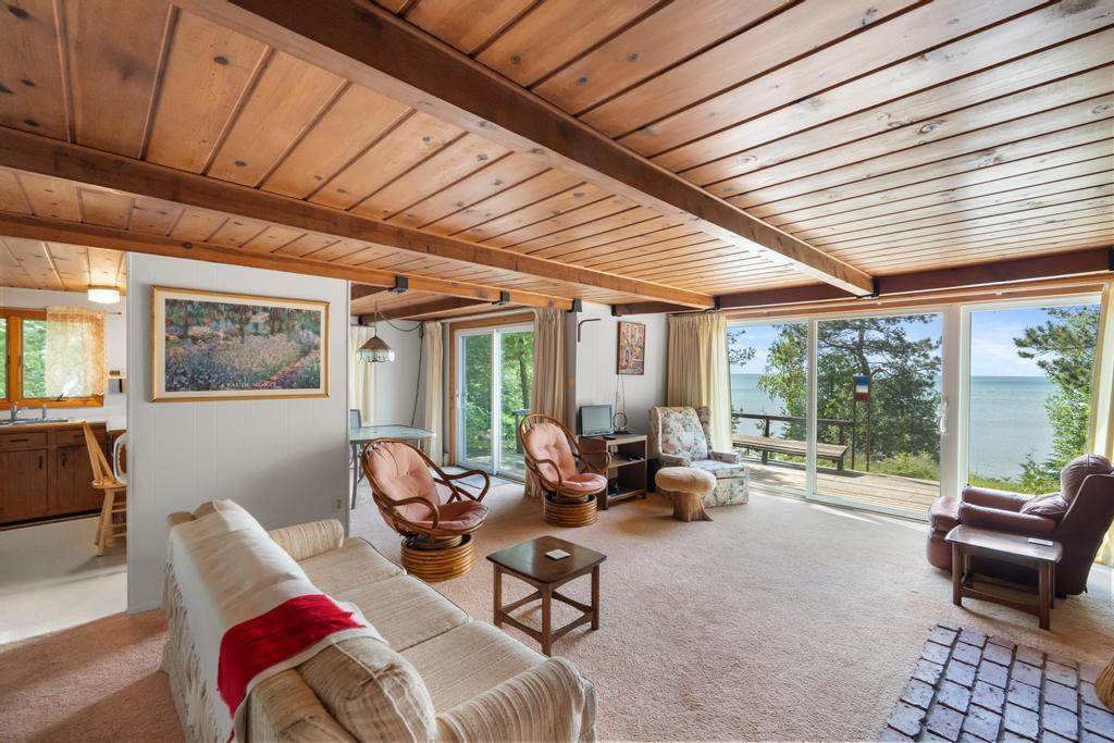04883 LakeShore Drive
