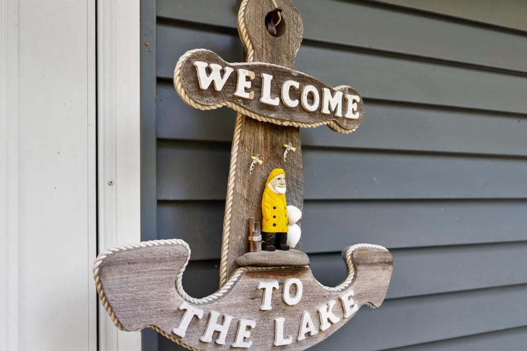04883 LakeShore Drive