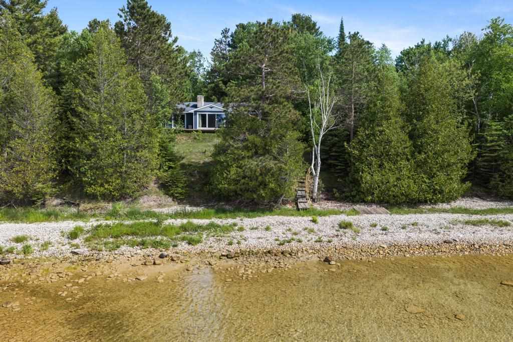 04883 LakeShore Drive