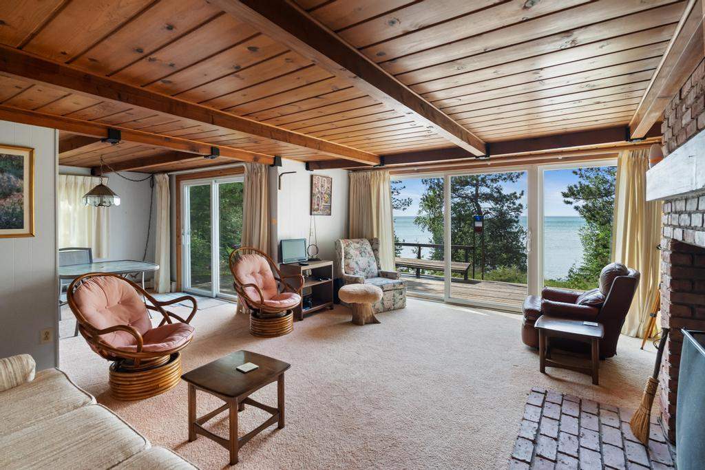 04883 LakeShore Drive