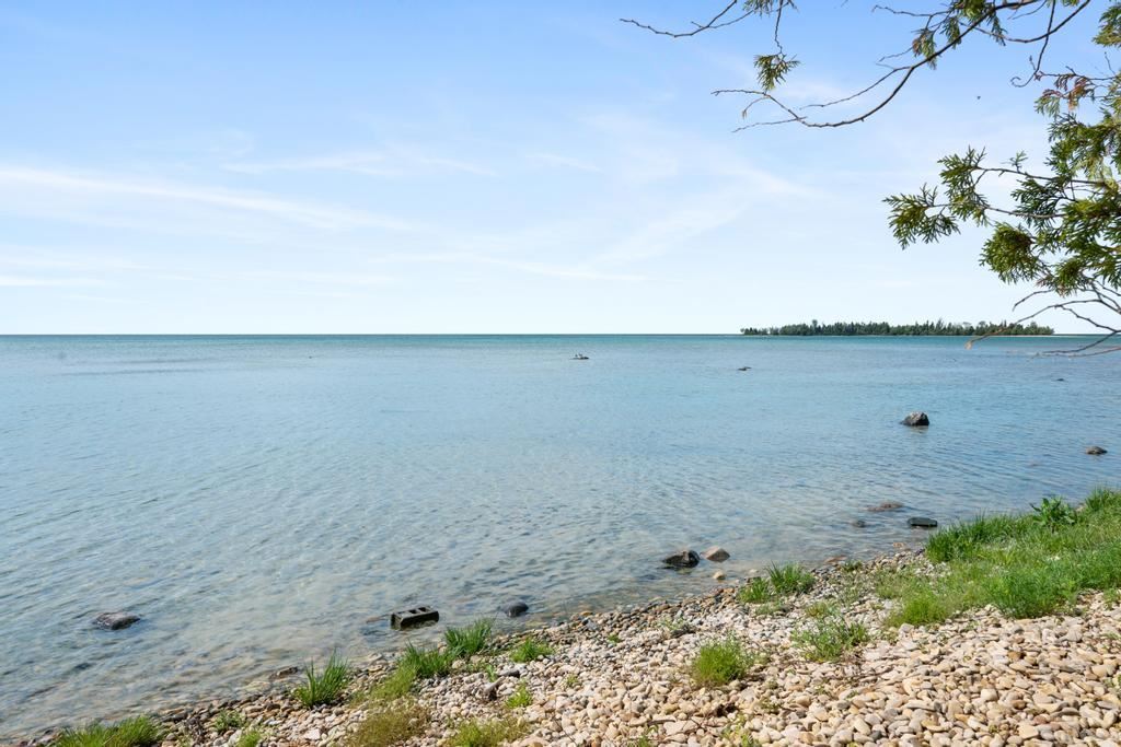 04883 LakeShore Drive