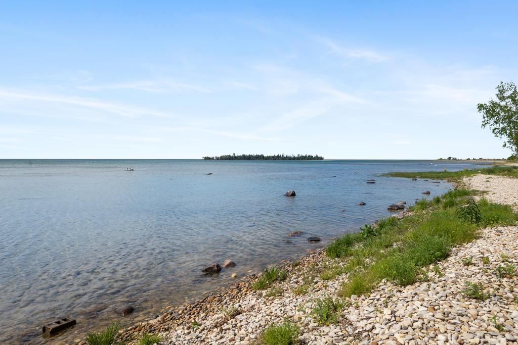 04883 LakeShore Drive
