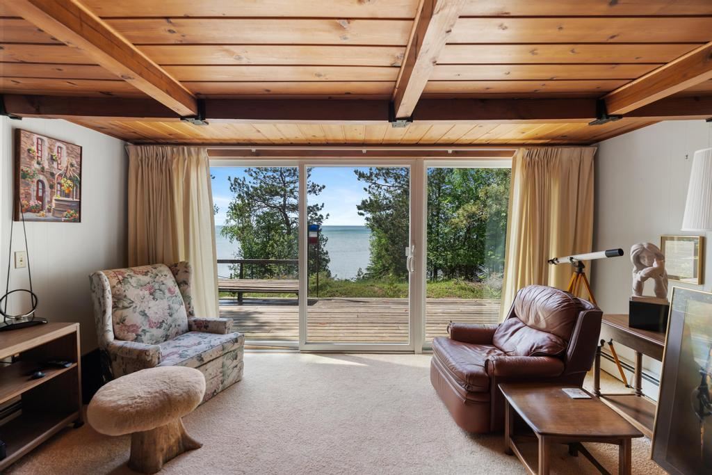 04883 LakeShore Drive