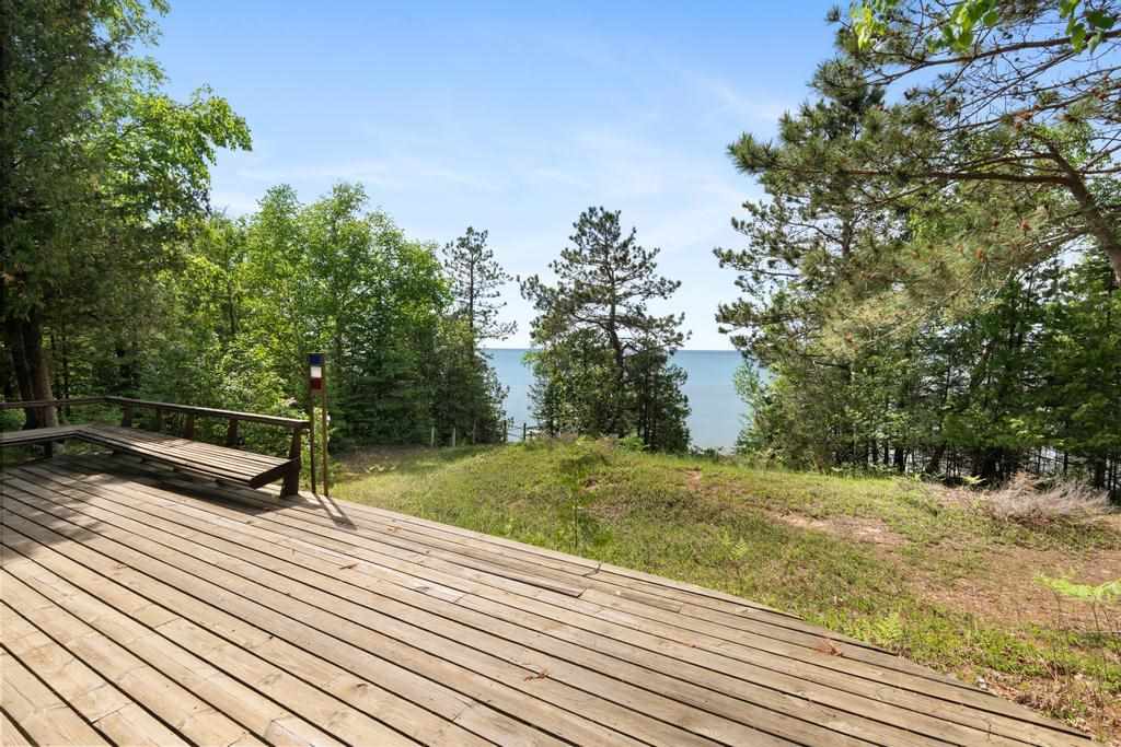 04883 LakeShore Drive