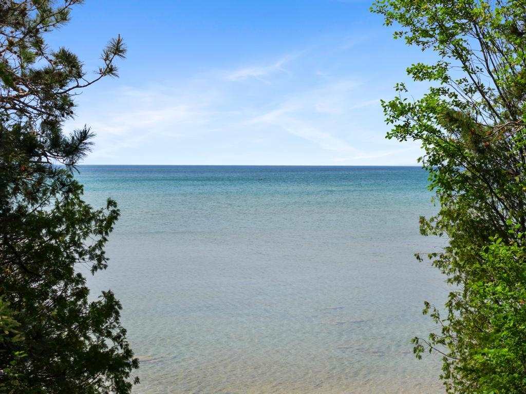 04883 LakeShore Drive