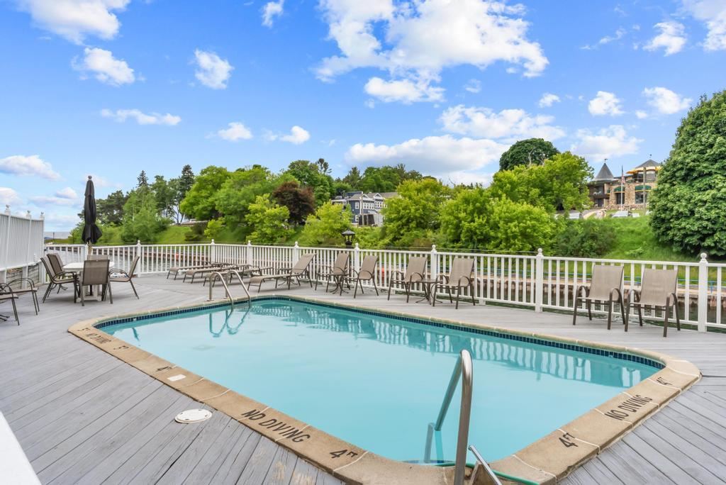 105 Park Avenue Unit: 101