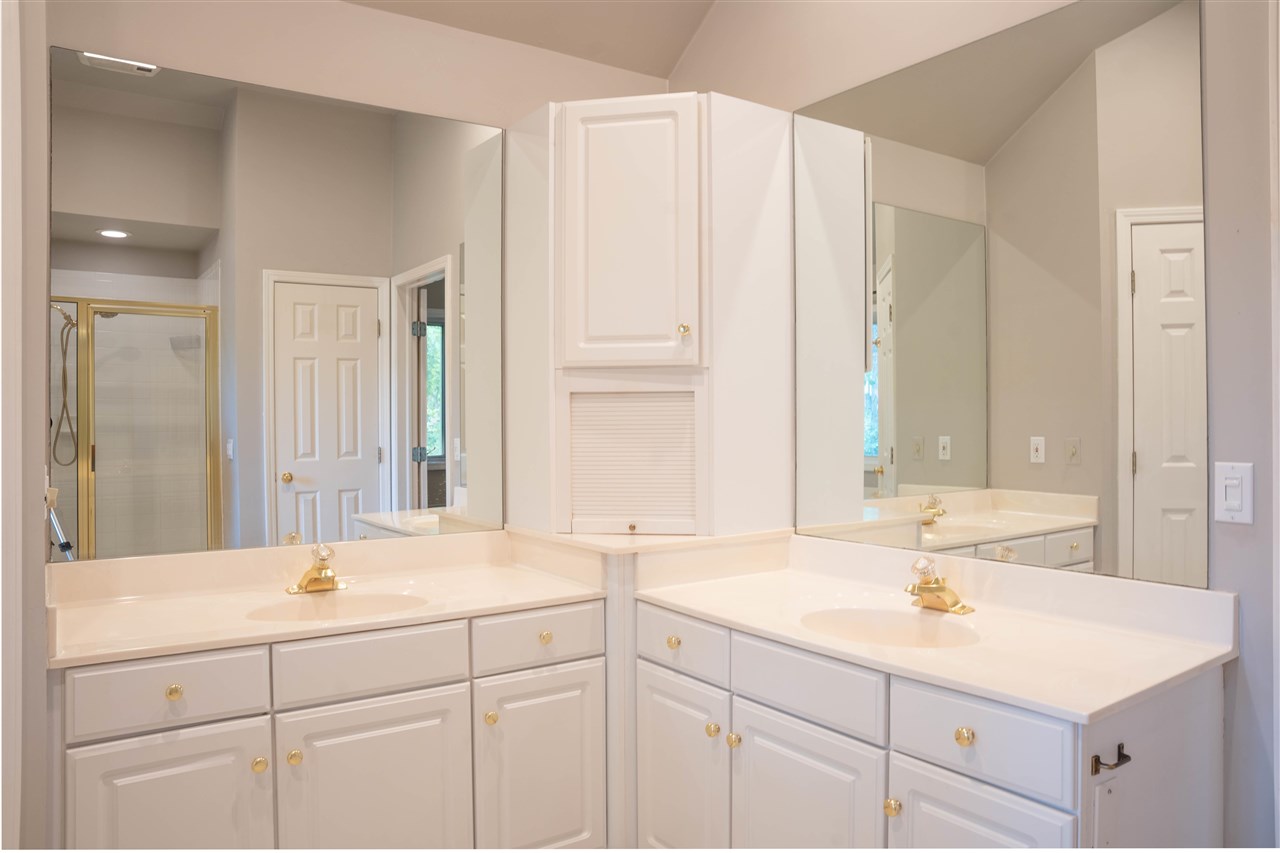 2857 Greenbriar