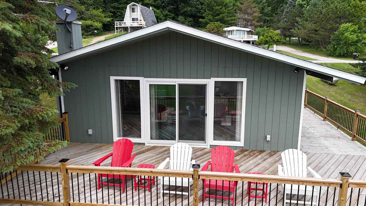 3343 Hill View