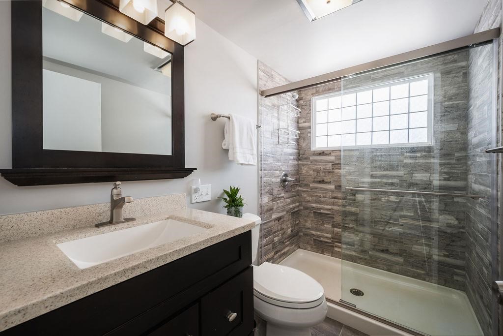 3343 Hill View