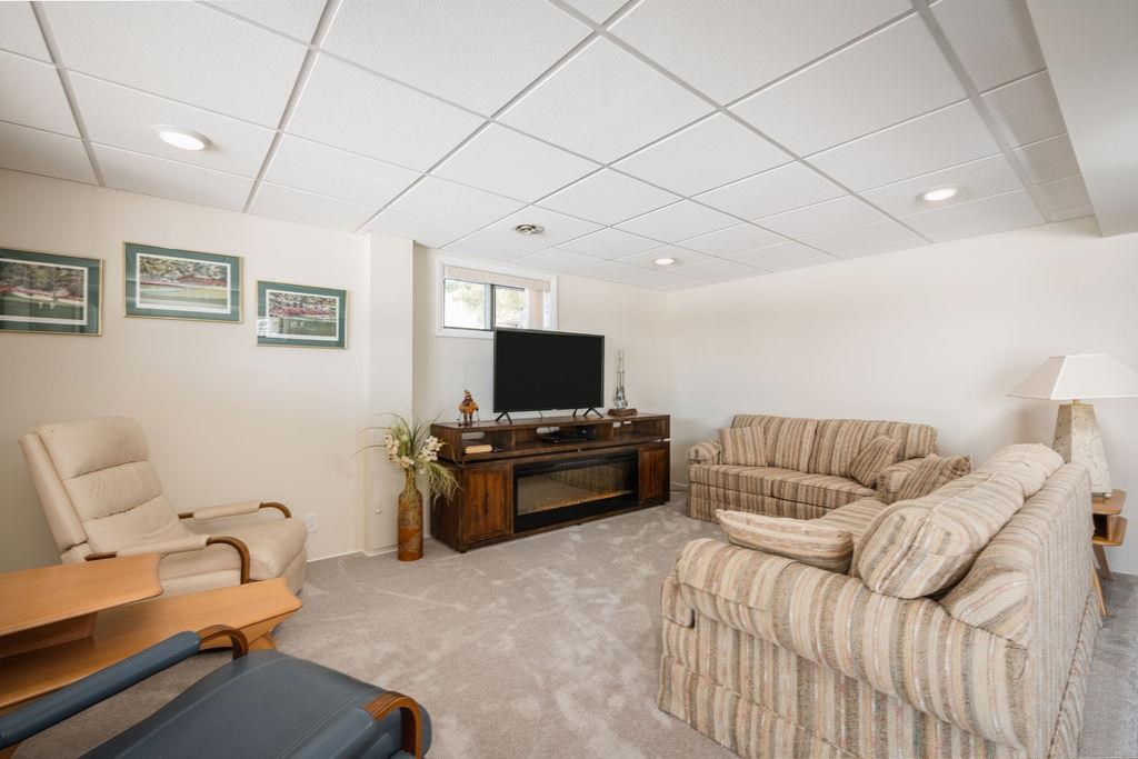 3343 Hill View