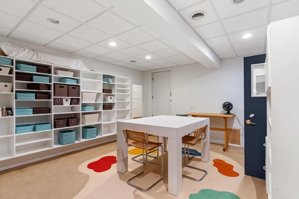 645 Woodhill Court