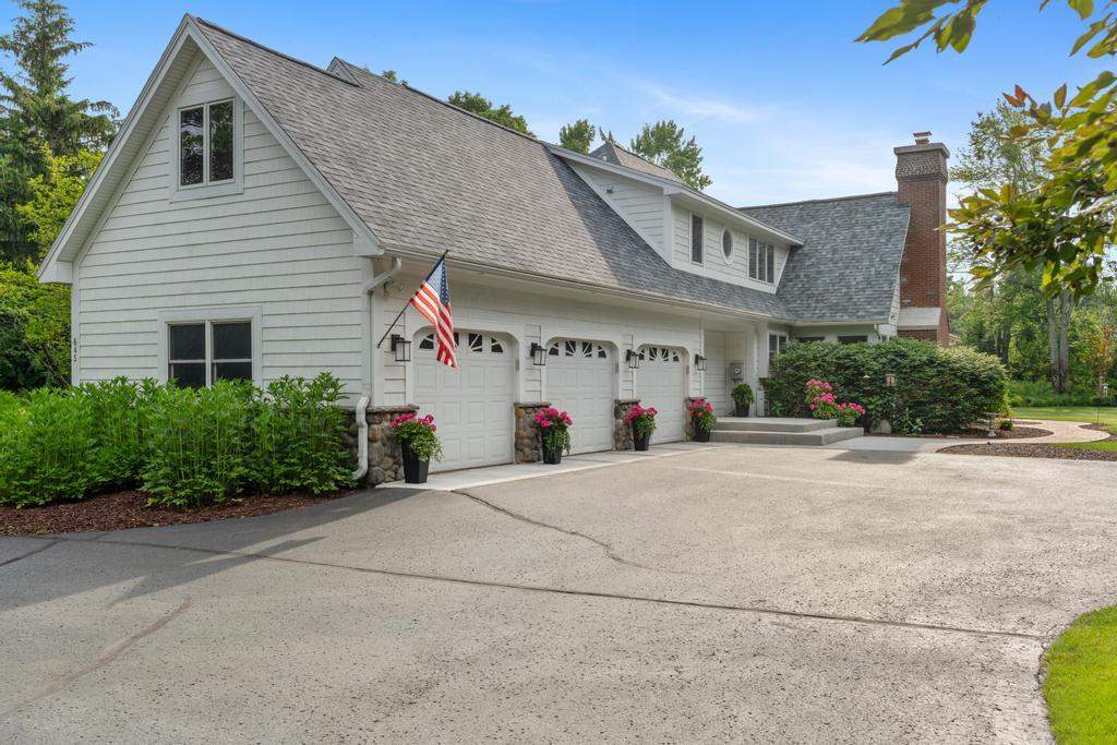 645 Woodhill Court