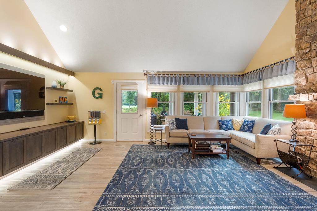 645 Woodhill Court