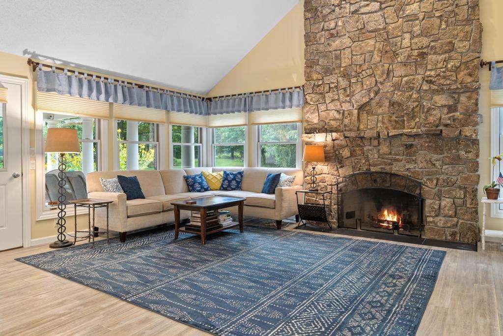 645 Woodhill Court