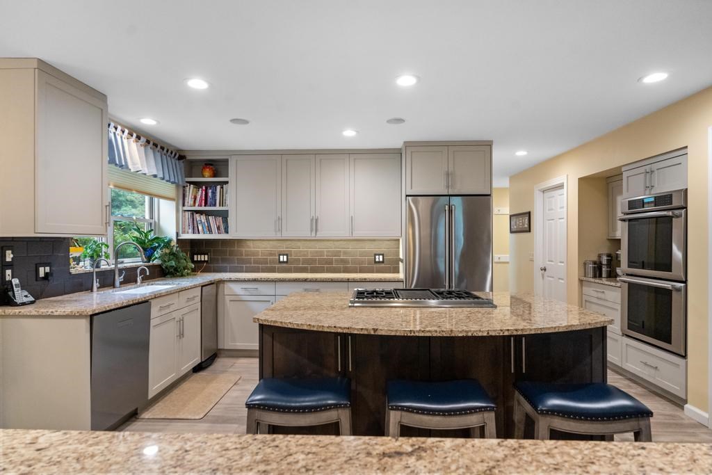645 Woodhill Court